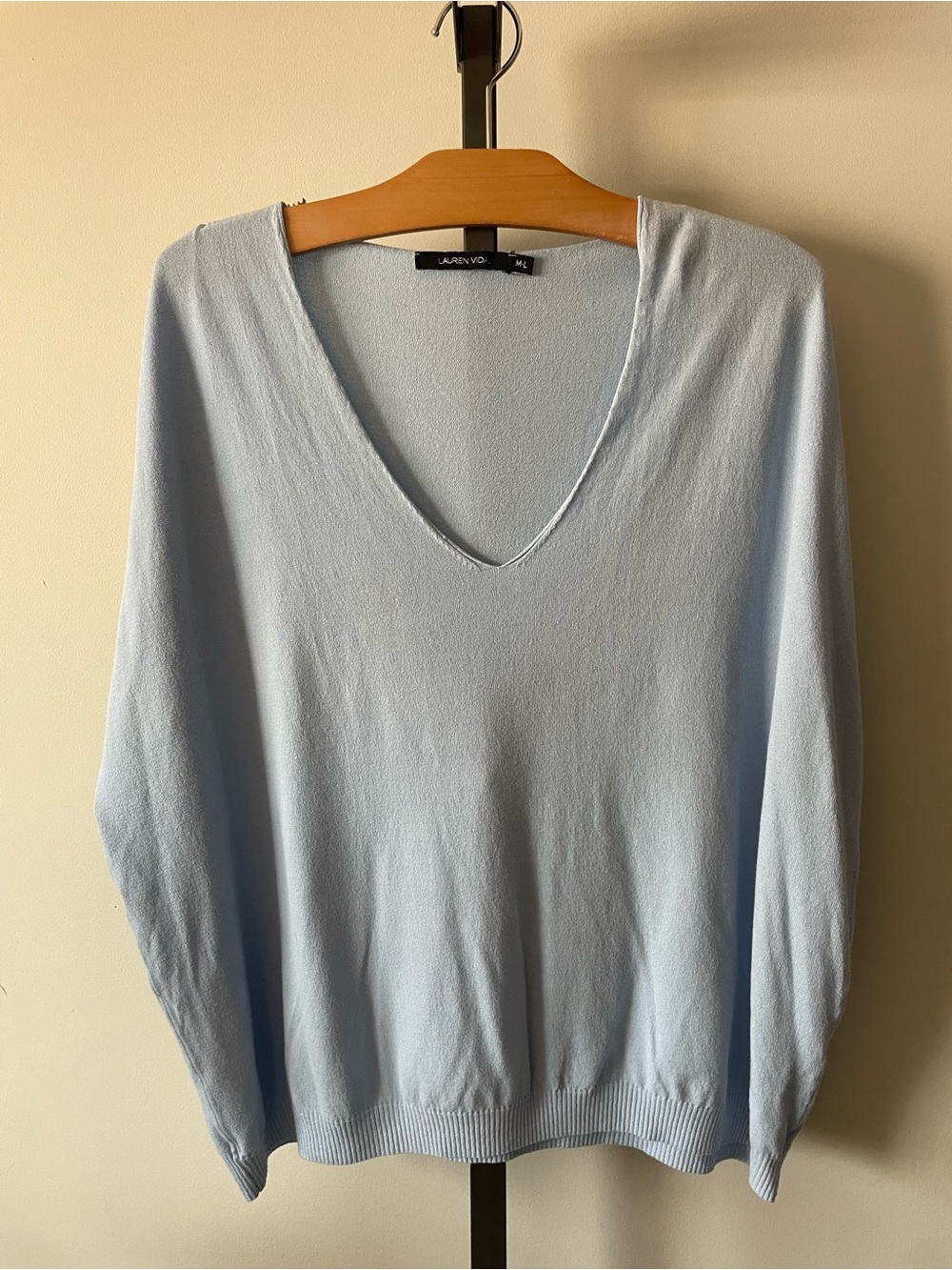 Lauren Vidal Paris Light Blue Dolman V-Neck Knit Top Shirt Blouse Medium Large